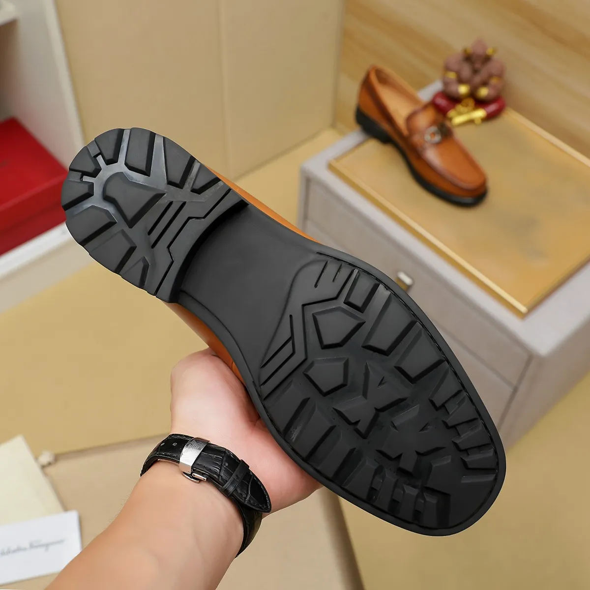 Men's shoes 250 Ferragamo [Ferragamo] top imported suit men's shoes 💯Original copy of the official website, product materials: selected imported embossed calfskin + luxury hardware buckle accessories ~ imported water-dyed cow 🐂 leather lining. Strong three-dimensional visual effect, original combination outsole, multiple colors available😘 Size: 39-44 (38.45.46. Customized)